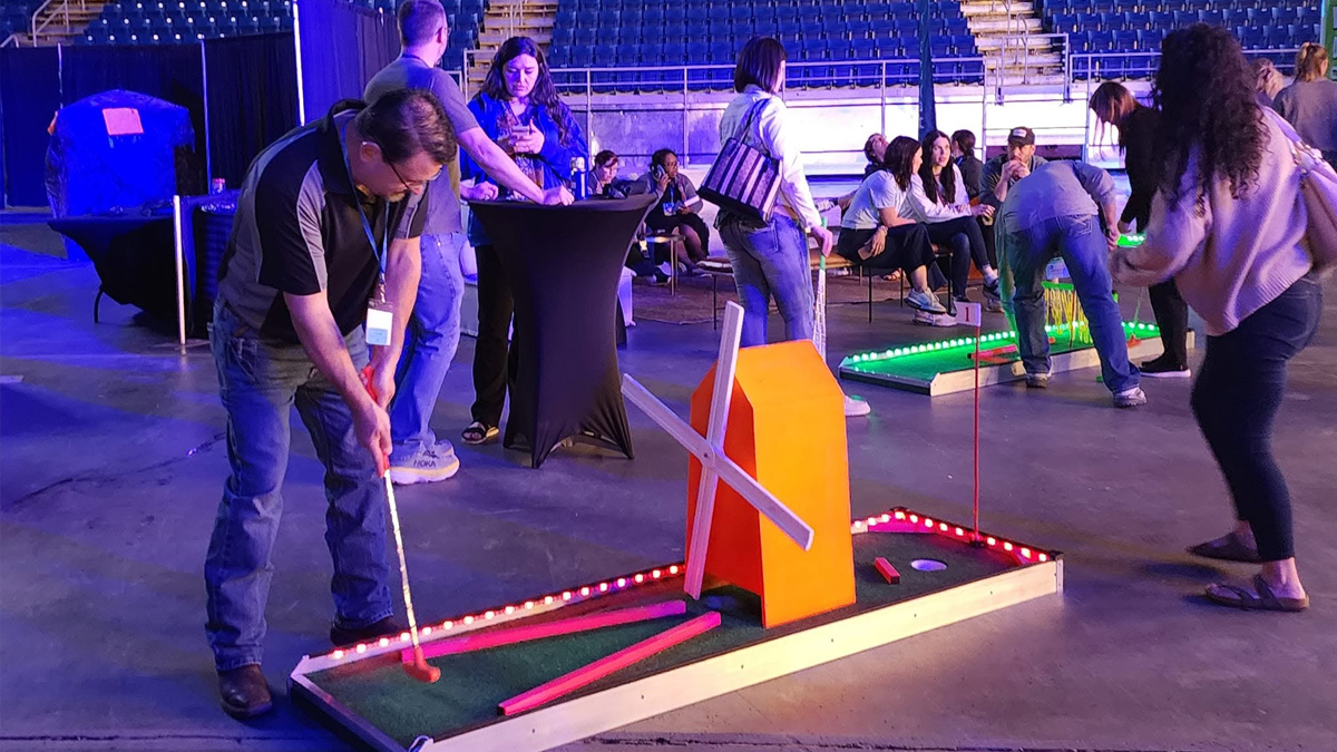 Fun On The Run portable LED and glow mini golf